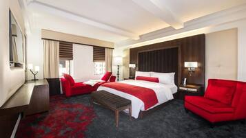 客房內保險箱、書桌、遮光布/窗簾、熨斗/熨衣板