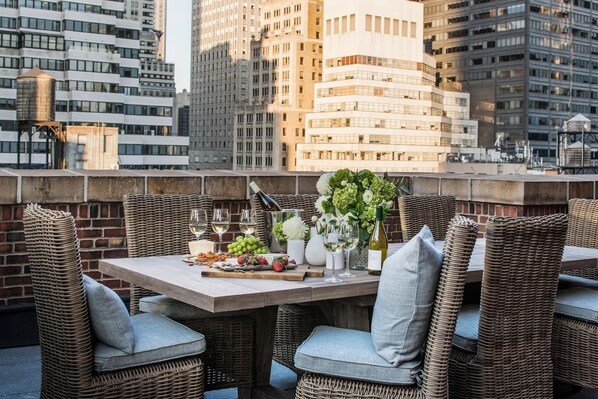 Penthouse Mewah, Beberapa Tempat Tidur, pemandangan kota | Tempat makan outdoor