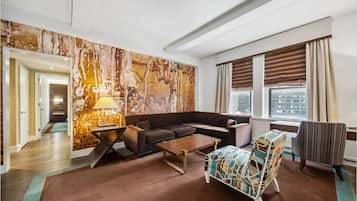 Deluxe Studio Suite | In-room safe, desk, blackout curtains, iron/ironing board