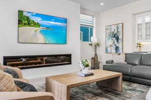 TV, fireplace - Turquois Turtle Vacation Home (Fort Myers Beach)