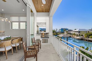 Outdoor dining - Turquois Turtle Vacation Home (Fort Myers Beach)