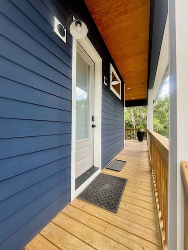 Luxury Canal-Front 4BR Home, Large Patio, Dock, Springs Access, Boater Friendly