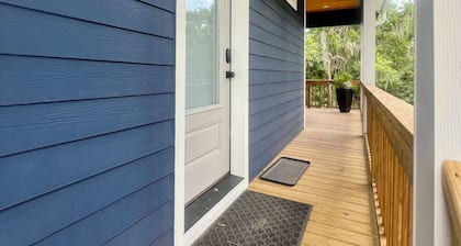 Luxury Canal-Front 4BR Home, Large Patio, Dock, Springs Access, Boater Friendly