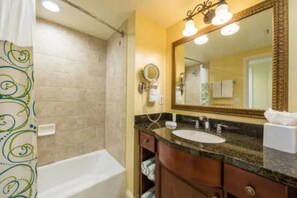 Hair dryer, towels, soap, toilet paper - Spend the New Year in this Cozy 2-bedroom condo with AC in pleasant St Thomas (St Thomas)