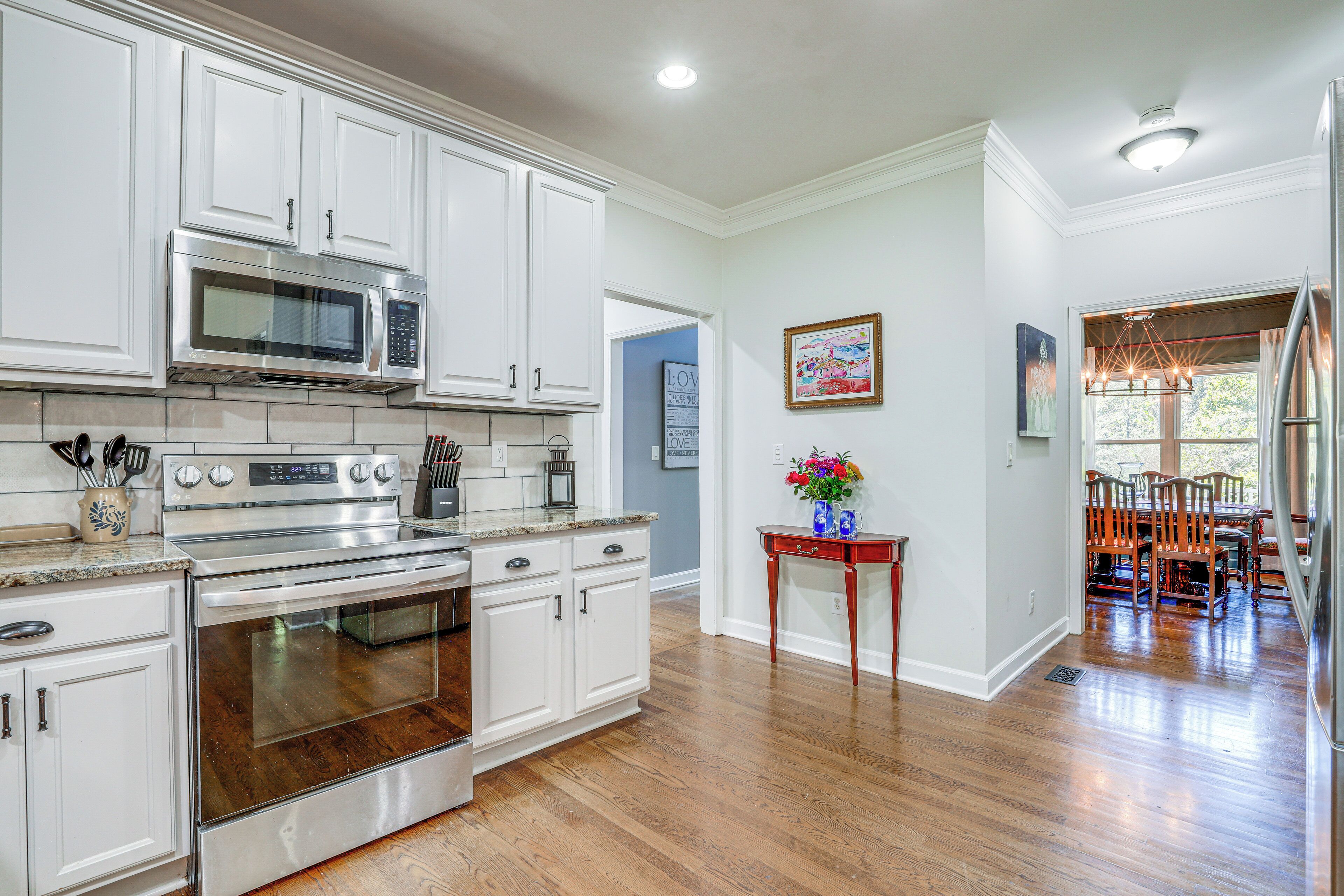 Réfrigérateur, micro-ondes, plaque de cuisson, lave-vaisselle