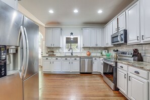 Refrigerador, microondas, parrilla de estufa y lavavajillas 