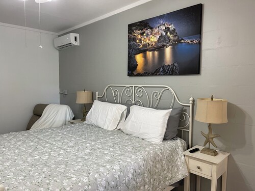 Lovely 3-bedroom house with huge fenced yard in charming Valrico