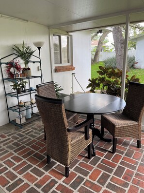 تناول الطعام بالخارج