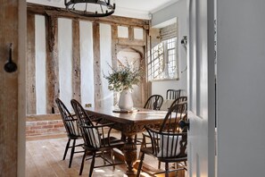 Dining - The Priory Gatehouses - Luxury Cottages (St Osyth)