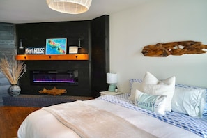 Desk, iron/ironing board, travel cot, WiFi