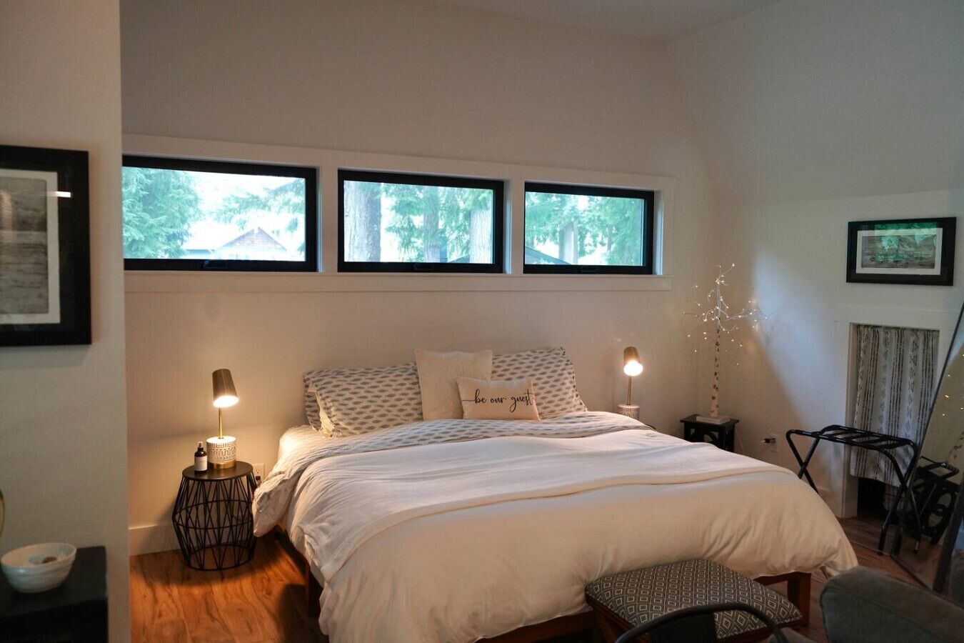 Bureau, fer et planche à repasser, lit parapluie, Wi-Fi