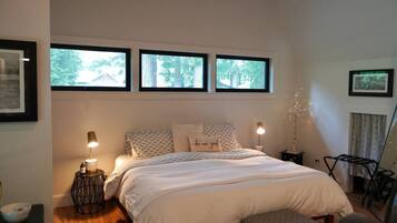 Bureau, fer et planche Ă repasser, lit parapluie, Wi-Fi