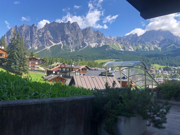 Property grounds - LA MONTANELLA APARTMENT (Cortina d'Ampezzo)