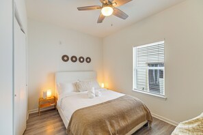 2 bedrooms, desk, Internet, bed sheets - Global Soccer Fans I Modern Home I Near NRG (Houston)