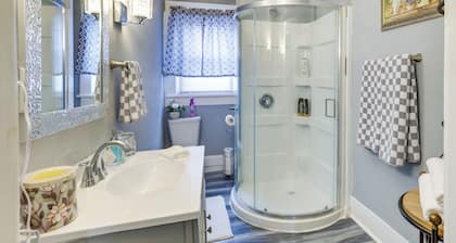 Spacious Condo 4 Mi to Pro Football Hall of Fame!