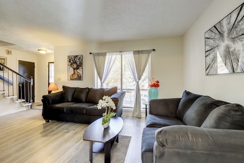Easy Hwy Access to ATL: Work-Ready Riverdale Home