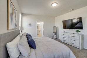 4 habitaciones, escritorio, tabla de planchar con plancha y internet 