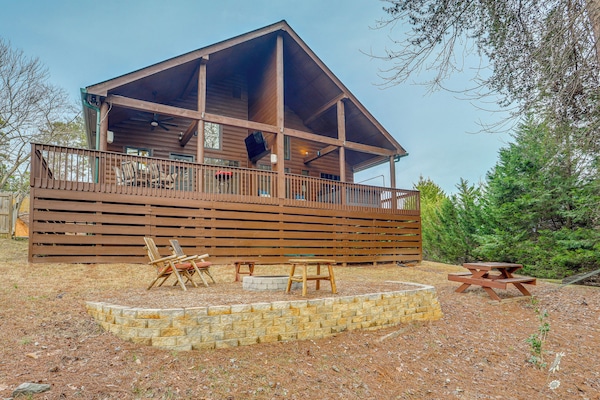 Flowery Branch Vacation Rental | 3BR | 3BA | 1,800 Sq Ft | Stairs to Access