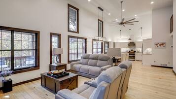 TV, fireplace, stereo