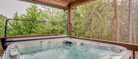 Outdoor spa tub