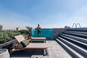 Pool - Luxury Design Suite – Rooftop Pool, Gym, BBQ (Mexico City)
