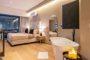 1 bedroom, desk, WiFi - Luxury Design Suite – Rooftop Pool, Gym, BBQ (Mexico City)