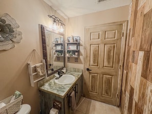 Hair dryer, towels, soap, shampoo - Cozy 1 bedroom studio in Davenport near Disney (Davenport)