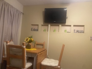 Dining - Cozy 1 bedroom studio in Davenport near Disney (Davenport)