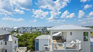 Interior - Spacious Coastal Retreat Near Inlet Beach With Bikes, Balconies & Modern Design Bluewater View by Avantstay (Panama City Beach)