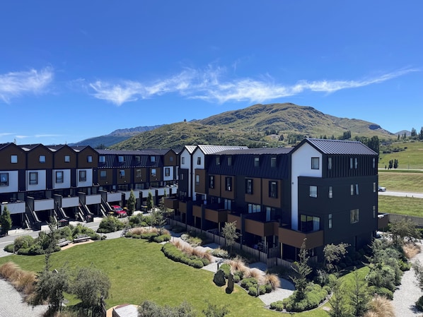 Exterior - Queenstown family retreat (Queenstown)