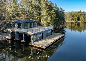 Exterior - Exquisite 6 bed 8 bath on Lake Rosseau (Port Carling)