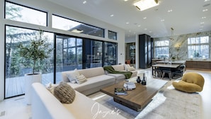 Unclassified image, 5 of 74, button - Exquisite 6 bed 8 bath on Lake Rosseau (Port Carling)