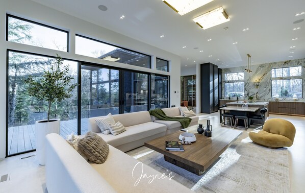 Smart TV, fireplace, books - Exquisite 6 bed 8 bath on Lake Rosseau (Port Carling)