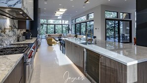 Unclassified image, 3 of 74, button - Exquisite 6 bed 8 bath on Lake Rosseau (Port Carling)
