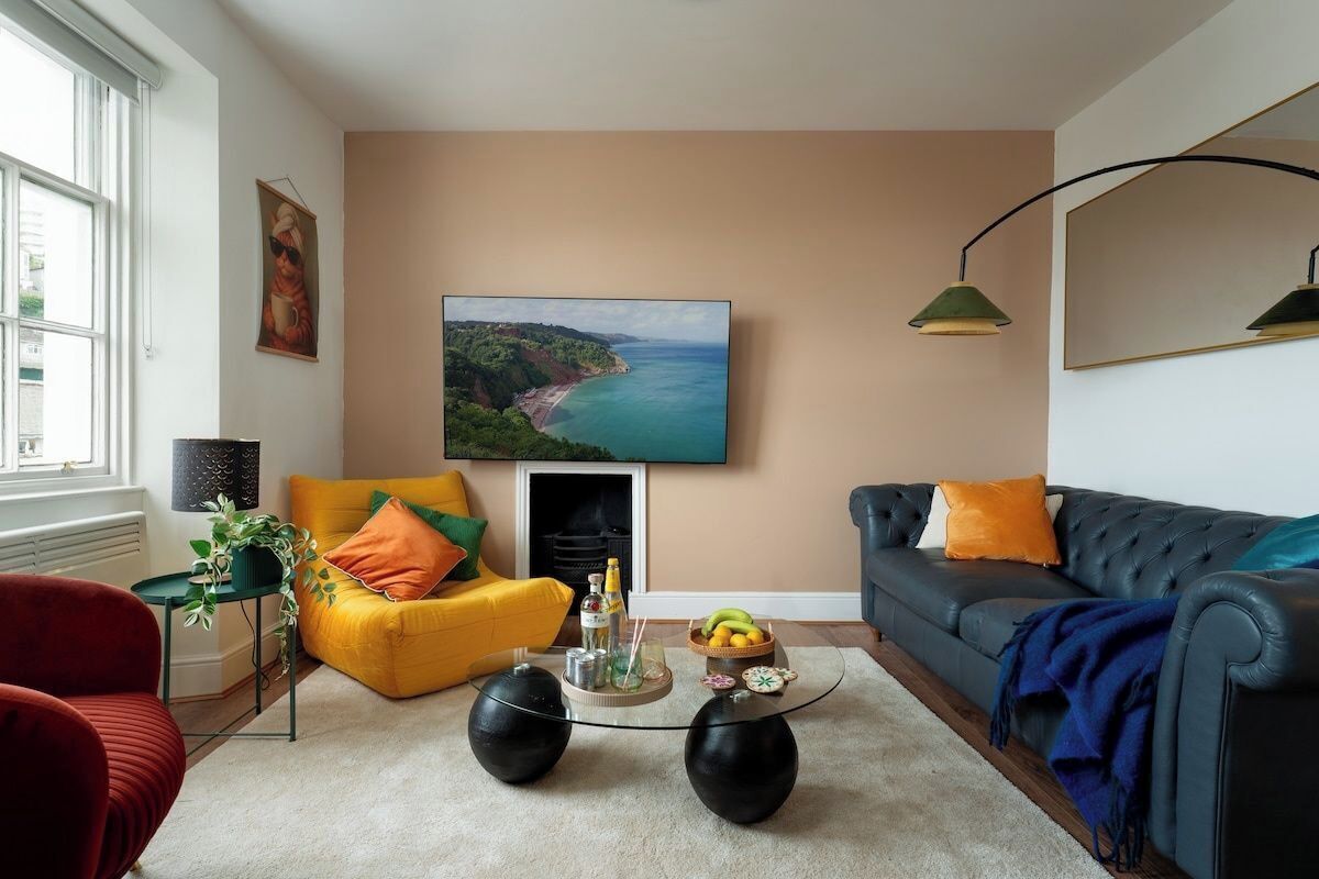 TV, fireplace