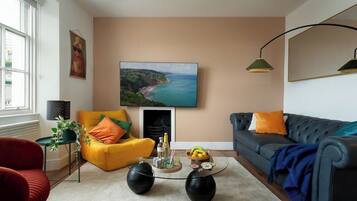 TV, fireplace