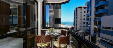 Apartment | Outdoor dining
