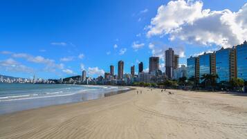 Apartemen | Pantai | Di pantai dan pasir putih