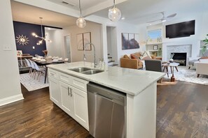 Interior - Spacious 6-bedroom house with Chef's kitchen + Tiny Home in charming Atlanta (Atlanta)