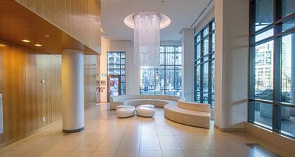 Stylish Fort York Condo with Pool + Gym