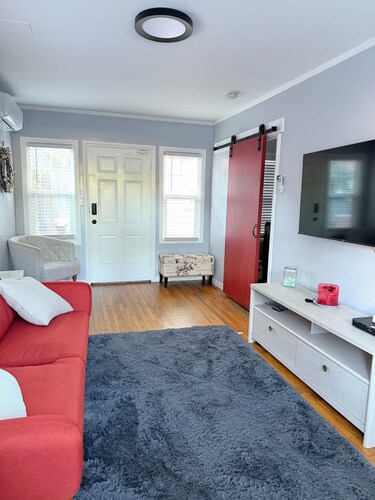 Remodeled 1BD 1920s Craftsman Pet Friendly