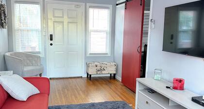 Remodeled 1BD 1920s Craftsman Pet Friendly