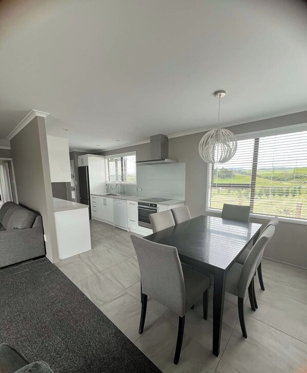 Dining - Waipu quiet/rural house only 3 kms to Waipu town (Waipu)