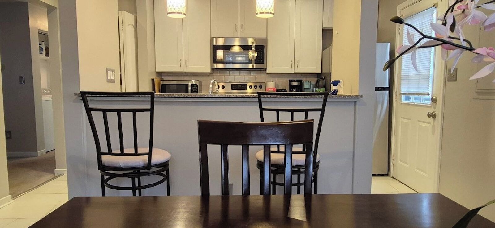 Micro-ondes, four, plaque de cuisson, lave-vaisselle