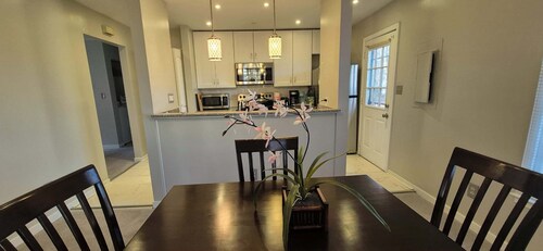 Cozy 3BR/2BA Ground-Level Unit with King Bed, Minutes to Short Pump Mall