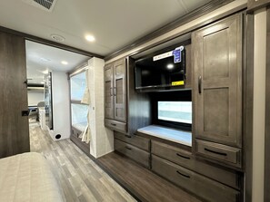 3 عدّة غرف نوم وواي فاي وملاءات أسرّة