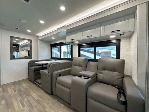 2025 RV with 2 full baths sleeps 9