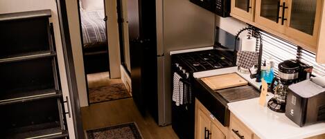 Frigorífic, microones, forn i placa de cuina