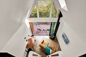 Televisión y chimenea 