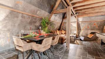 Luxury Suite | Living area